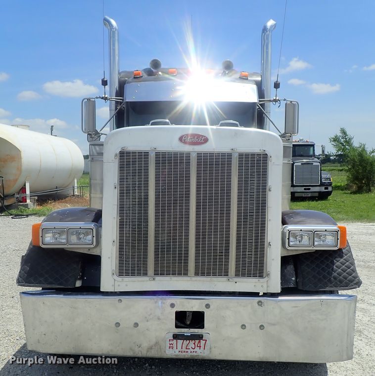 image for item DG2344 2001 Peterbilt 379  semi truck