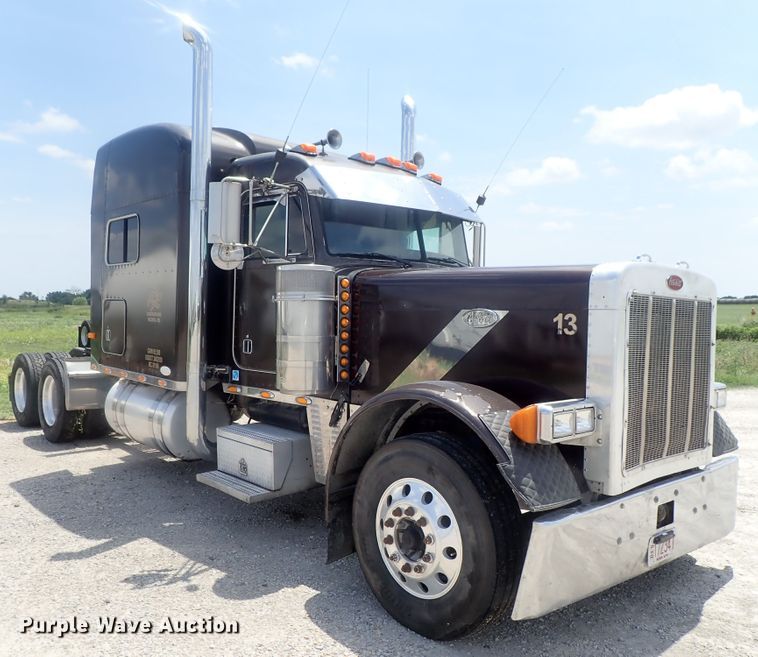 image for item DG2344 2001 Peterbilt 379  semi truck