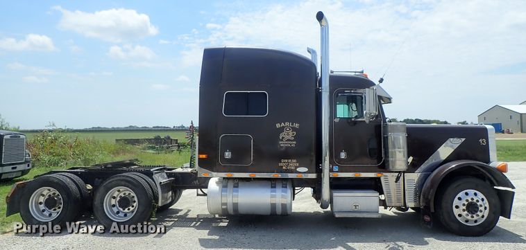 image for item DG2344 2001 Peterbilt 379  semi truck