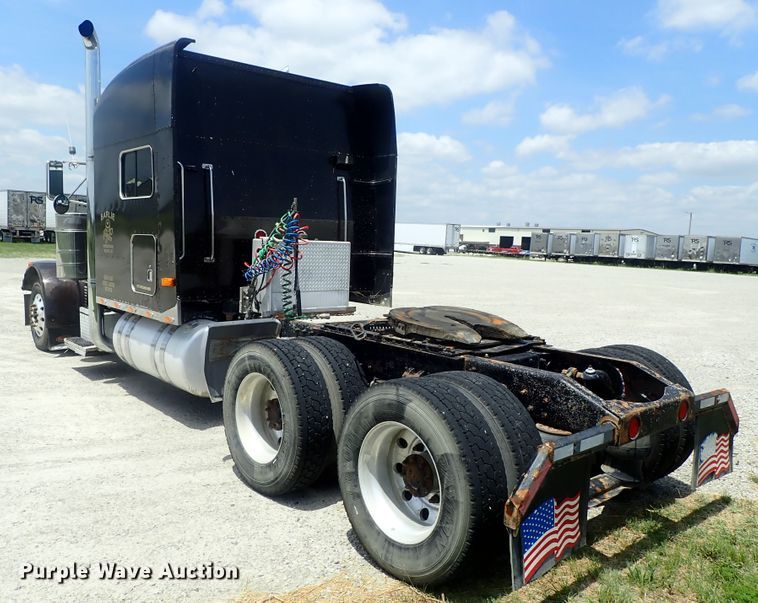 image for item DG2344 2001 Peterbilt 379  semi truck