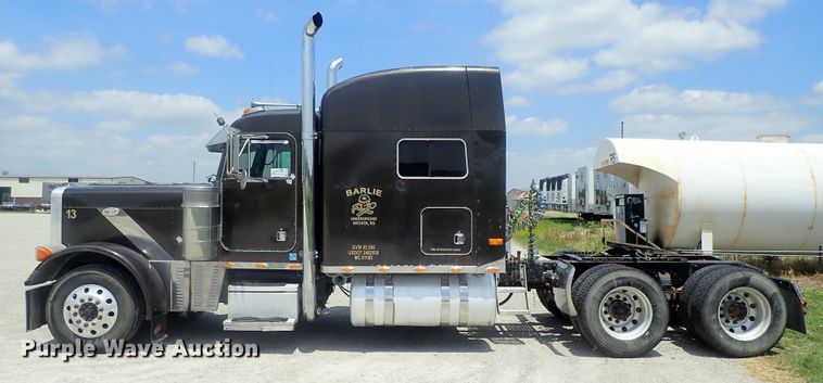 image for item DG2344 2001 Peterbilt 379  semi truck