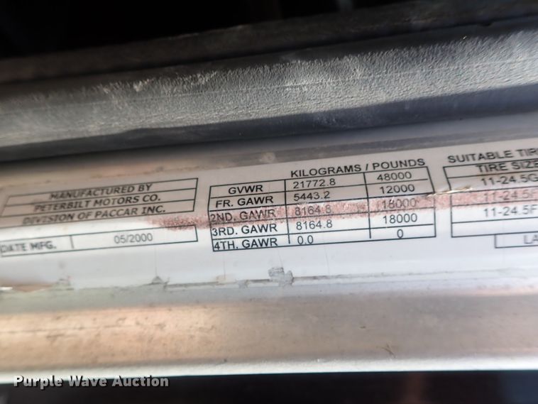 image for item DG2344 2001 Peterbilt 379  semi truck