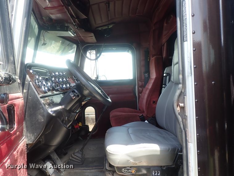 image for item DG2344 2001 Peterbilt 379  semi truck