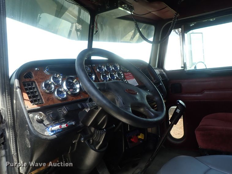 image for item DG2344 2001 Peterbilt 379  semi truck