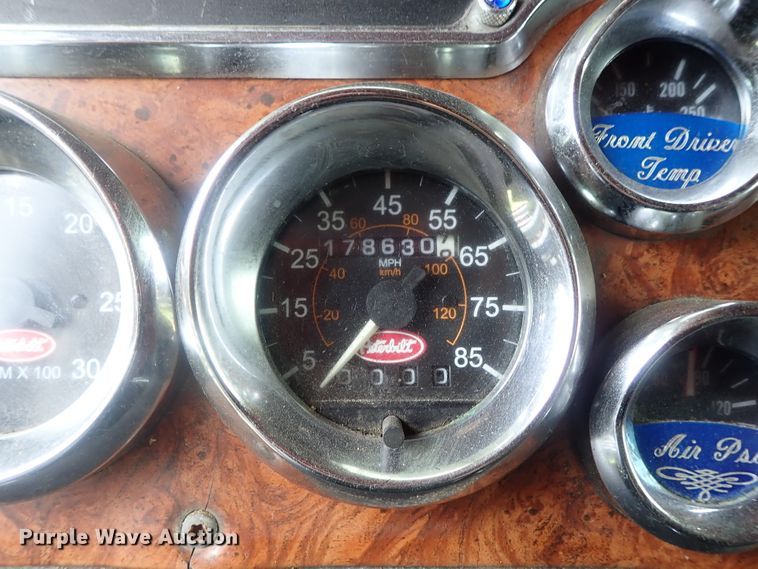 image for item DG2344 2001 Peterbilt 379  semi truck