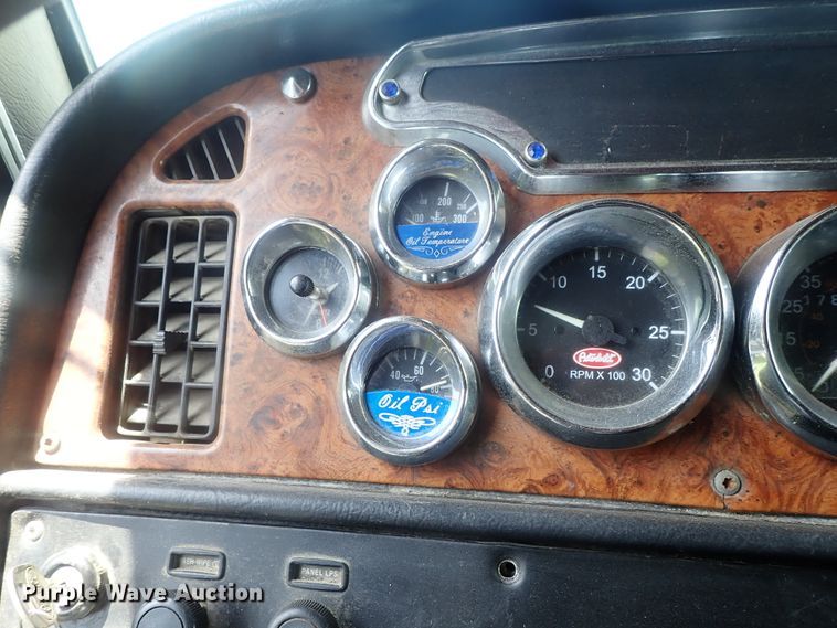 image for item DG2344 2001 Peterbilt 379  semi truck