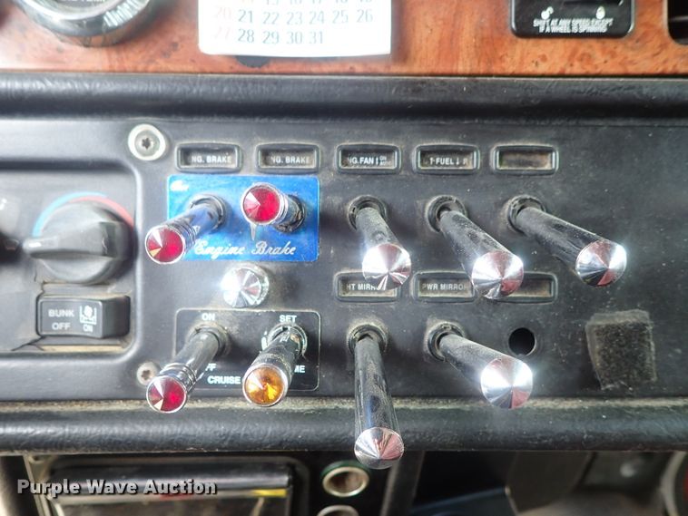 image for item DG2344 2001 Peterbilt 379  semi truck