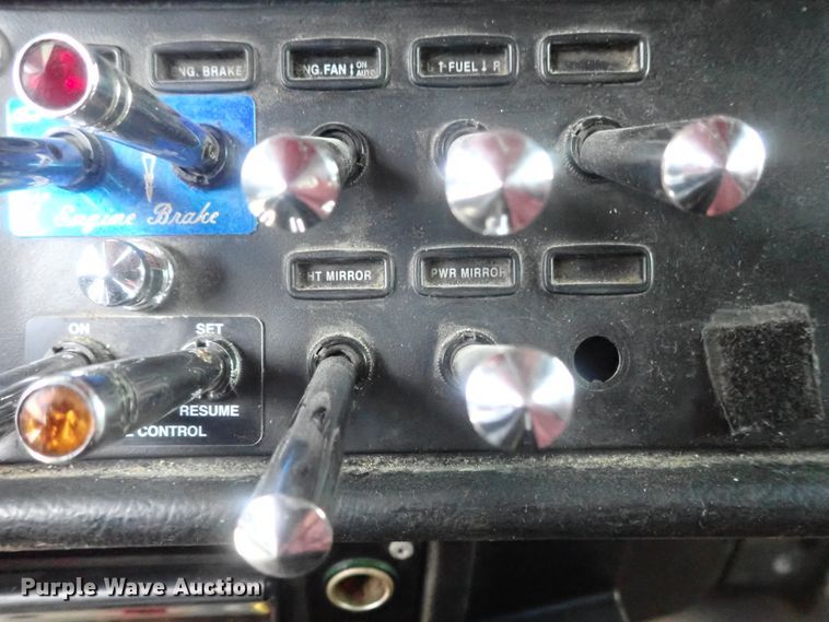 image for item DG2344 2001 Peterbilt 379  semi truck