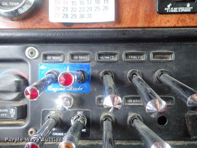 image for item DG2344 2001 Peterbilt 379  semi truck