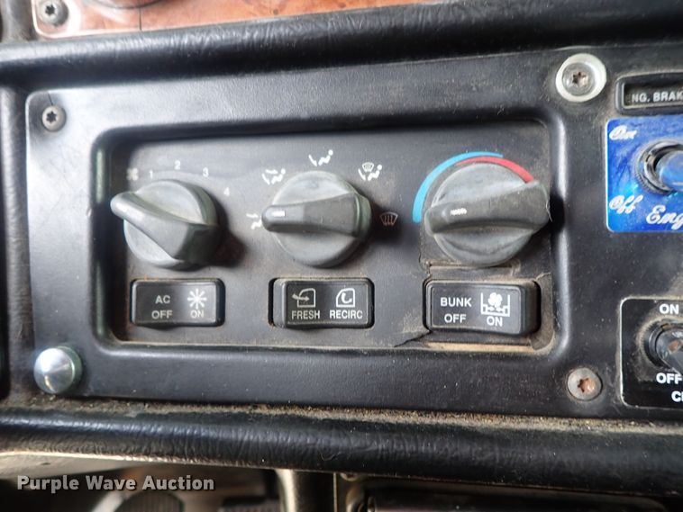 image for item DG2344 2001 Peterbilt 379  semi truck