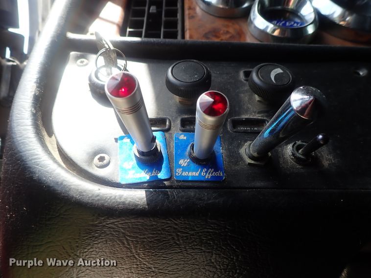 image for item DG2344 2001 Peterbilt 379  semi truck