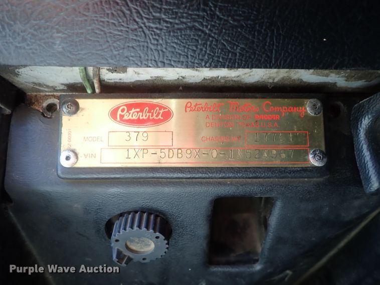 image for item DG2344 2001 Peterbilt 379  semi truck