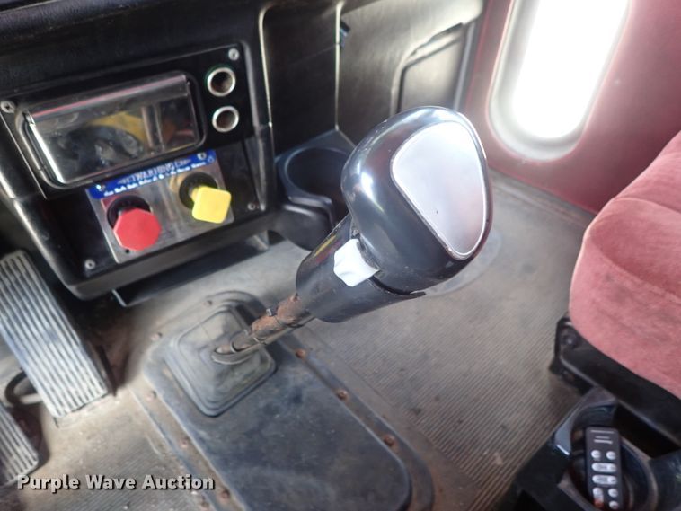 image for item DG2344 2001 Peterbilt 379  semi truck