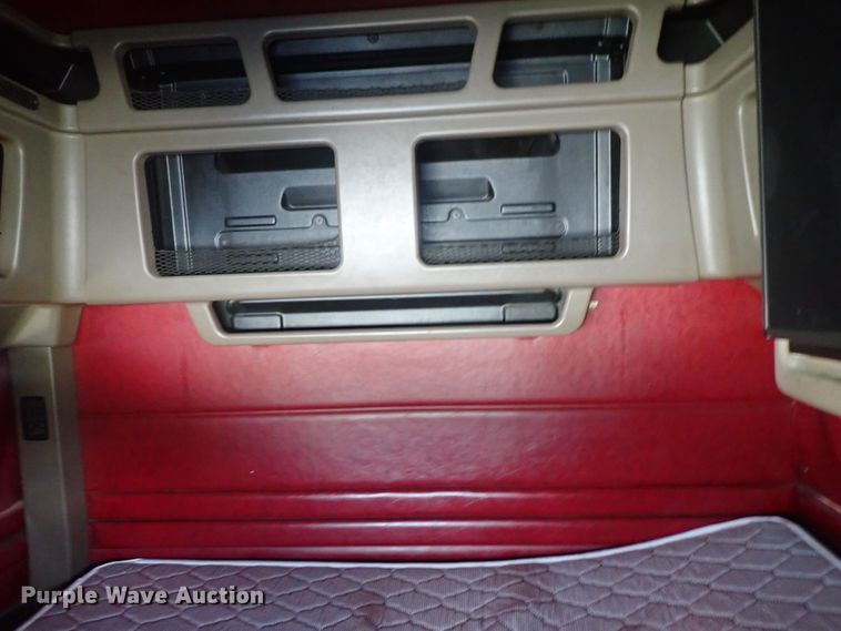 image for item DG2344 2001 Peterbilt 379  semi truck