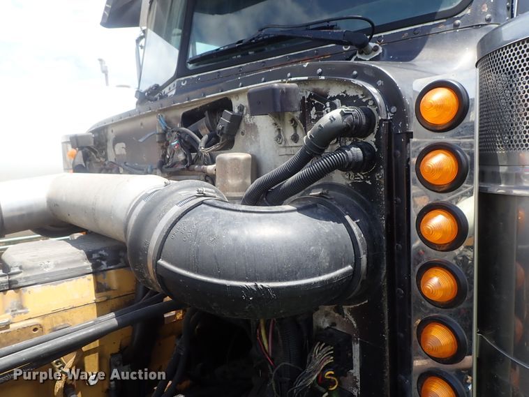image for item DG2344 2001 Peterbilt 379  semi truck