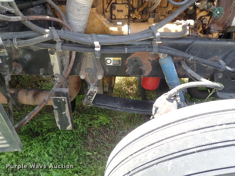 image for item DG2344 2001 Peterbilt 379  semi truck