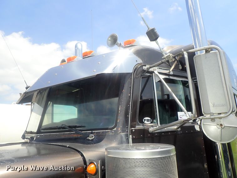 image for item DG2344 2001 Peterbilt 379  semi truck