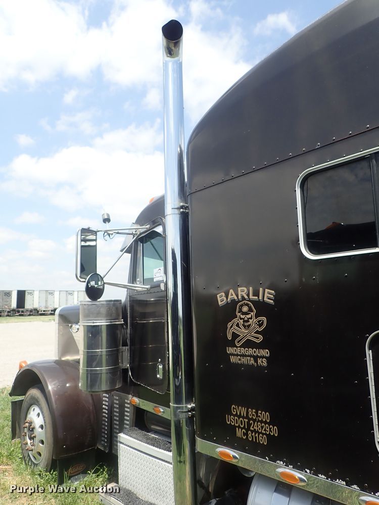 image for item DG2344 2001 Peterbilt 379  semi truck