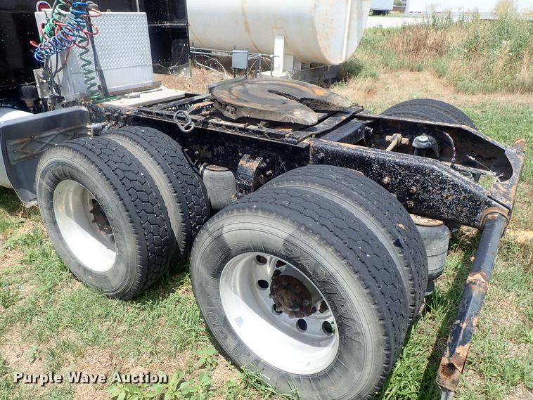 image for item DG2344 2001 Peterbilt 379  semi truck