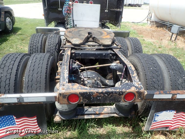 image for item DG2344 2001 Peterbilt 379  semi truck