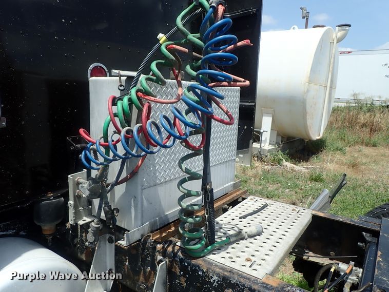 image for item DG2344 2001 Peterbilt 379  semi truck