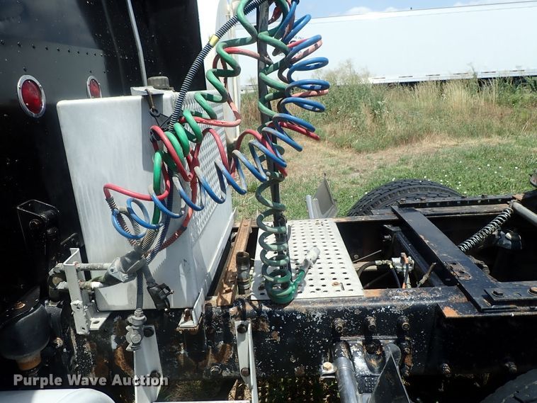 image for item DG2344 2001 Peterbilt 379  semi truck