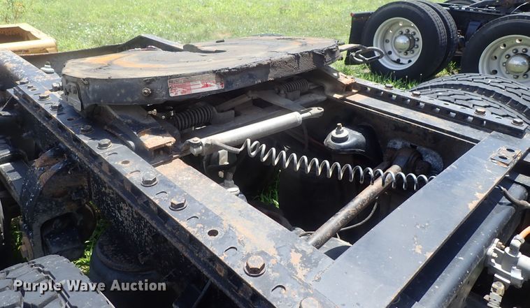 image for item DG2344 2001 Peterbilt 379  semi truck