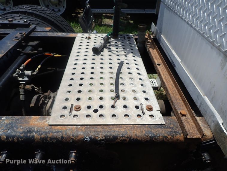 image for item DG2344 2001 Peterbilt 379  semi truck