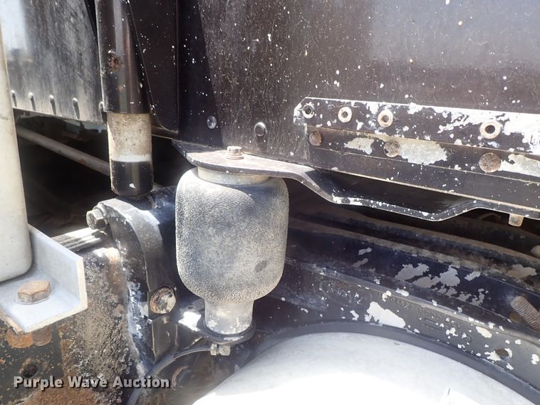 image for item DG2344 2001 Peterbilt 379  semi truck