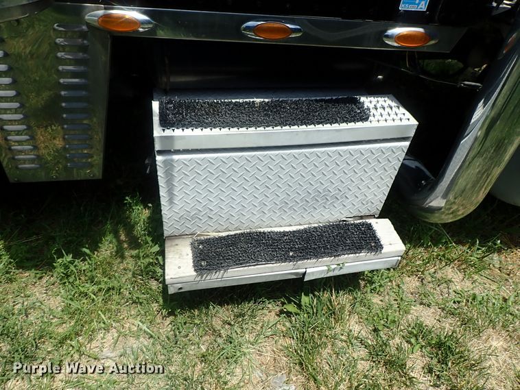 image for item DG2344 2001 Peterbilt 379  semi truck