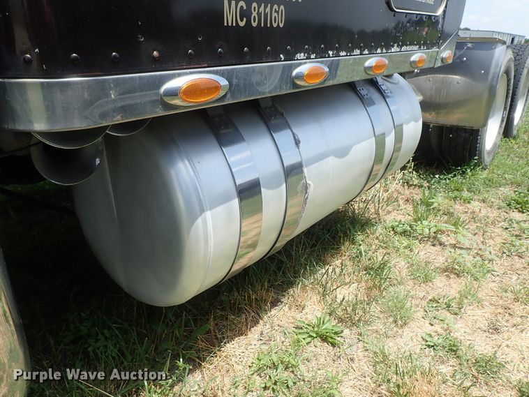 image for item DG2344 2001 Peterbilt 379  semi truck