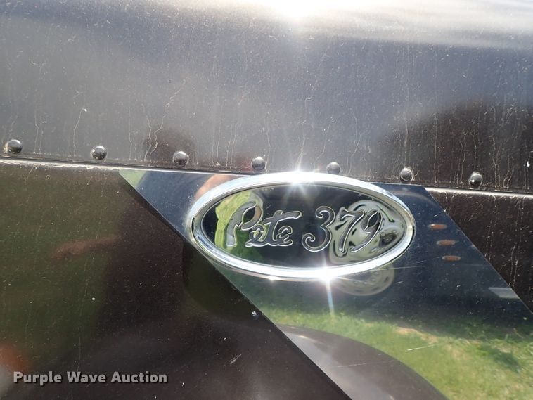 image for item DG2344 2001 Peterbilt 379  semi truck