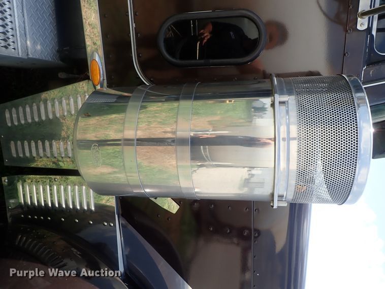 image for item DG2344 2001 Peterbilt 379  semi truck