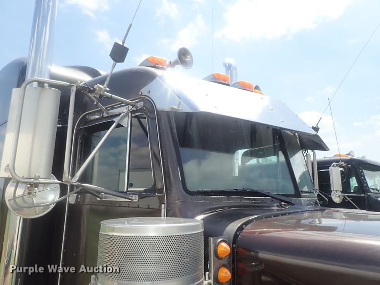image for item DG2344 2001 Peterbilt 379  semi truck