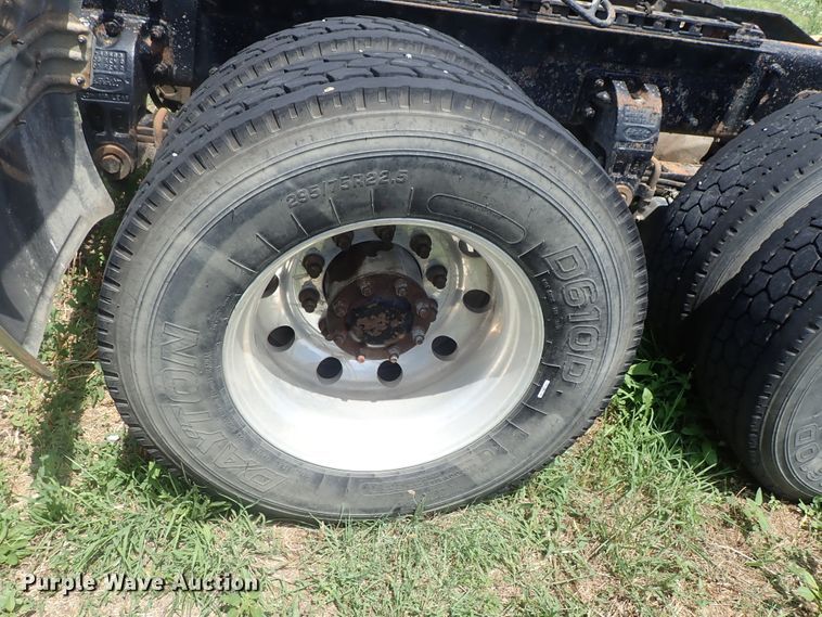 image for item DG2344 2001 Peterbilt 379  semi truck