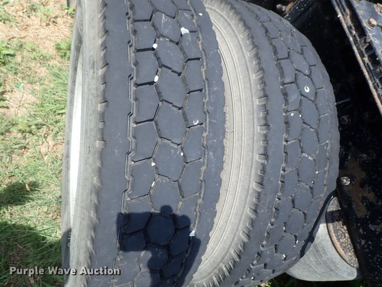 image for item DG2344 2001 Peterbilt 379  semi truck