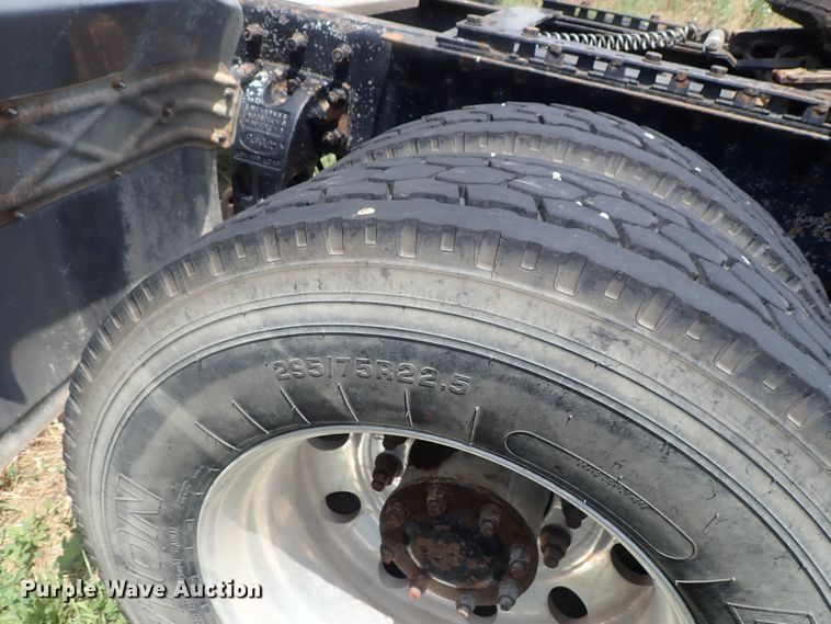 image for item DG2344 2001 Peterbilt 379  semi truck