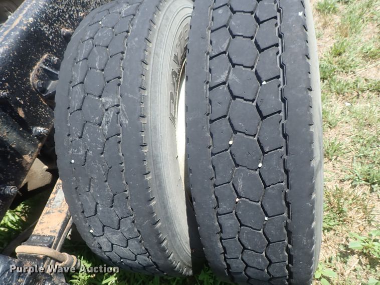 image for item DG2344 2001 Peterbilt 379  semi truck