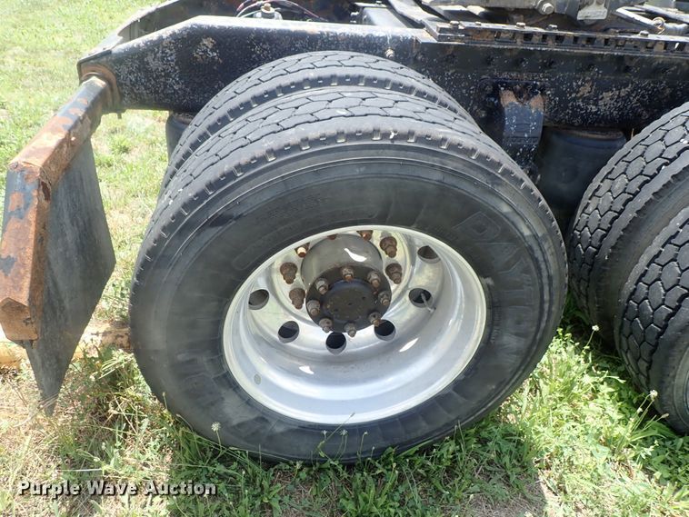 image for item DG2344 2001 Peterbilt 379  semi truck