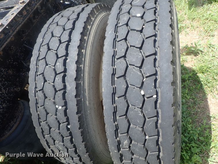 image for item DG2344 2001 Peterbilt 379  semi truck