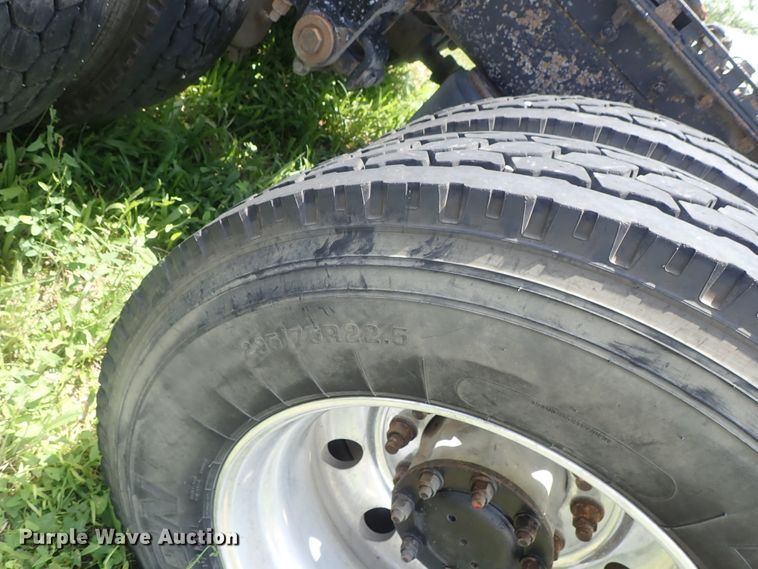 image for item DG2344 2001 Peterbilt 379  semi truck