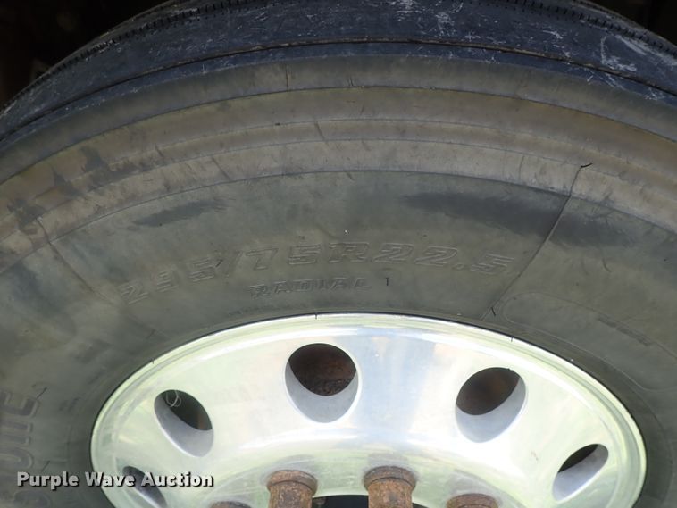 image for item DG2344 2001 Peterbilt 379  semi truck