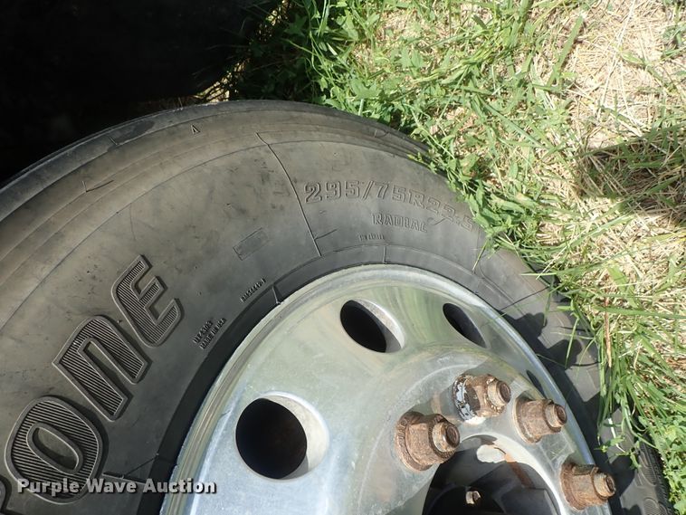 image for item DG2344 2001 Peterbilt 379  semi truck