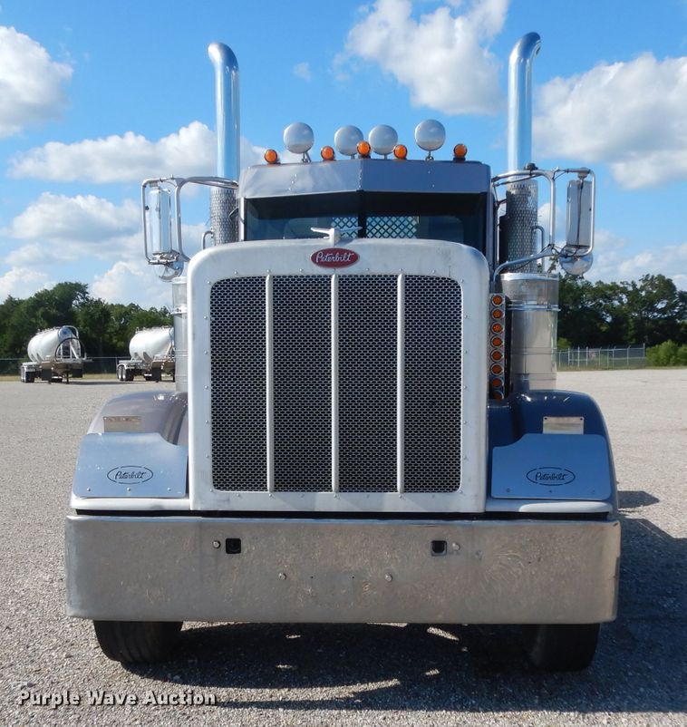 image for item DG6818 2009 Peterbilt 389  semi truck