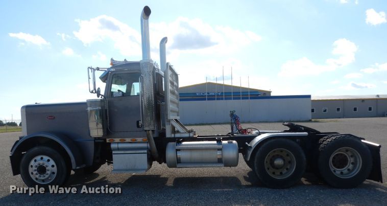 image for item DG6818 2009 Peterbilt 389  semi truck