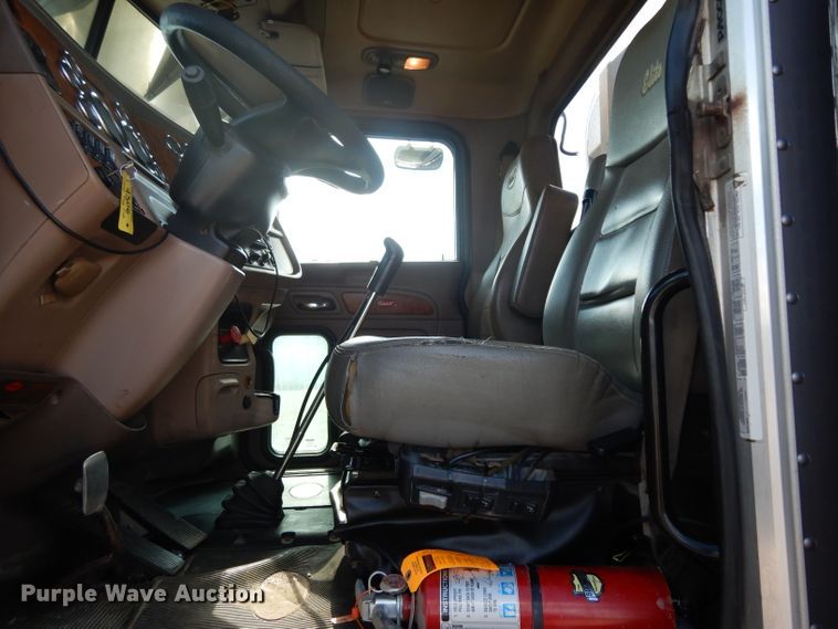 image for item DG6818 2009 Peterbilt 389  semi truck