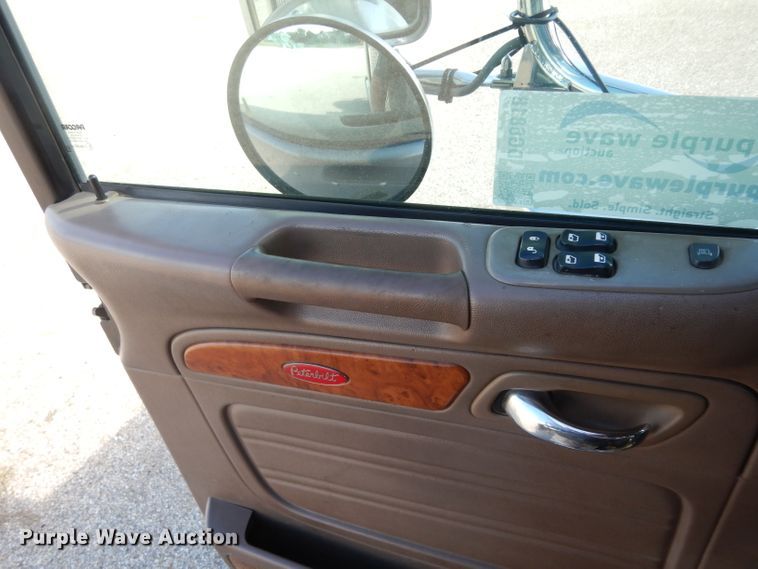 image for item DG6818 2009 Peterbilt 389  semi truck