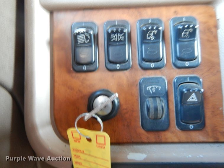 image for item DG6818 2009 Peterbilt 389  semi truck