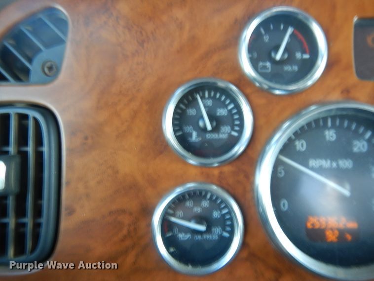 image for item DG6818 2009 Peterbilt 389  semi truck