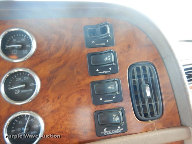 image for item DG6818 2009 Peterbilt 389  semi truck